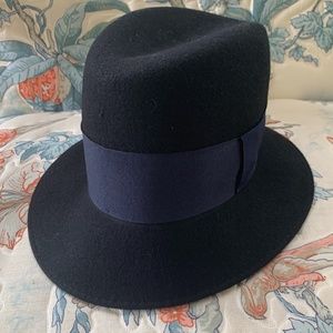 Banana Republic black hat
